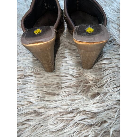 Volatile Women's Heeled Clogs - Picture 5 of 16